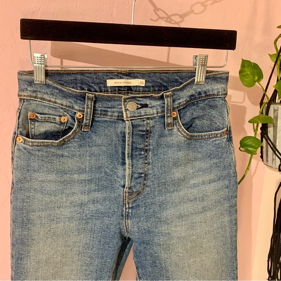 Levi’s Wedgie Straight~W26/L28~blue mid wash - Picture 2 of 11